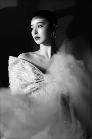 阚清子蝴蝶结抹胸礼服性感写真图片_2