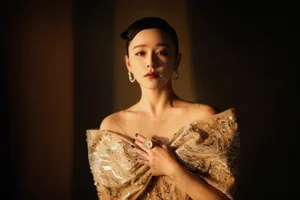 阚清子蝴蝶结抹胸礼服性感写真图片_8