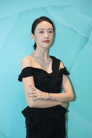 童瑶黑色露肩裤装妩媚性感写真