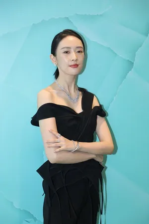童瑶黑色露肩裤装妩媚性感写真