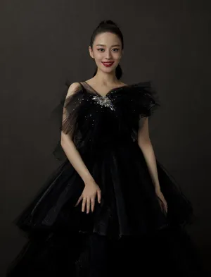 吉娜粉色纱裙甜笑养眼美照图片_2