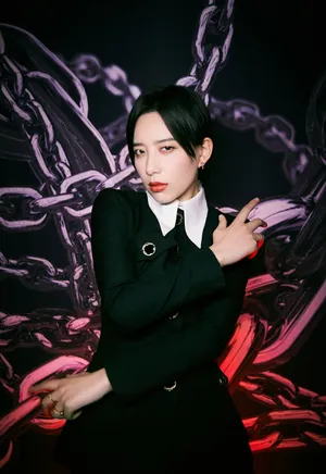 李斯丹妮星云锁链大片时尚性感写真