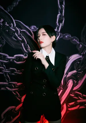 李斯丹妮星云锁链大片时尚性感写真_2