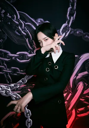 李斯丹妮星云锁链大片时尚性感写真_3