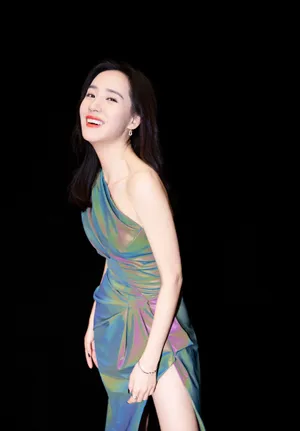 王智斜肩彩虹裙性感写真图片_4