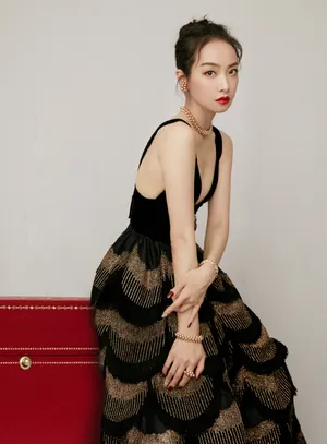 宋茜暮金孔雀翎礼服性感写真图片_6