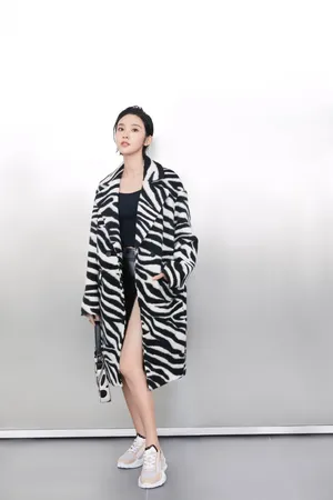 唐艺昕性感时尚妩媚写真图片_3