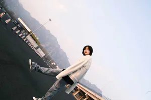 成果简约温暖私服街拍写真图片