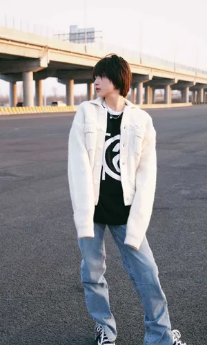 成果简约温暖私服街拍写真图片_3