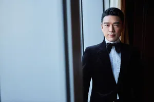 王耀庆黑色西装帅气写真图片_1