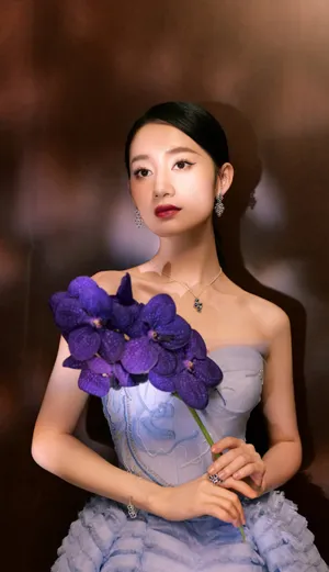 郭晓婷性感抹胸裙写真图片_2