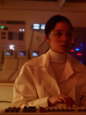 美女欧阳娜娜拍摄《仿生人》MV时的花絮照_5