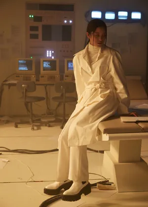 美女欧阳娜娜拍摄《仿生人》MV时的花絮照_9
