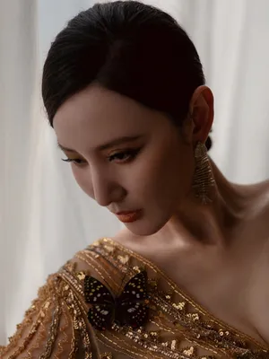 张萌刺金流光溢彩长裙性感写真图片_2