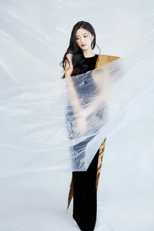 林允黑色金箔礼服优雅时尚写真图片_2