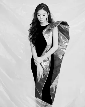 林允黑色金箔礼服优雅时尚写真图片_4