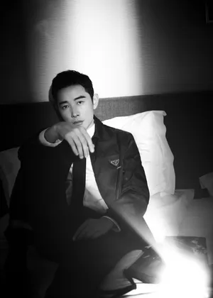 罗晋黑色外套帅气写真图片