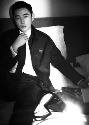 罗晋黑色外套帅气写真图片