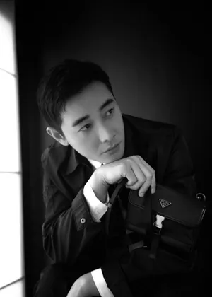罗晋黑色外套帅气写真图片_2