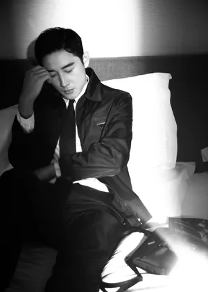 罗晋黑色外套帅气写真图片_5