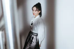 海陆性感轻纱黑裙写真图片