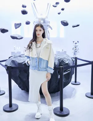 性感美女明星林允长腿妩媚写真_1