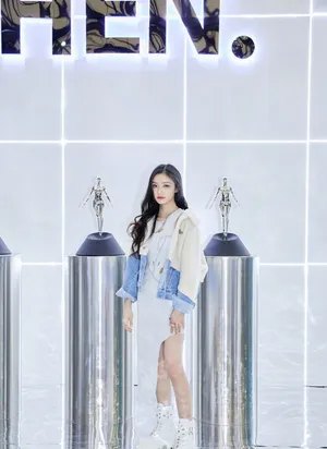 性感美女明星林允长腿妩媚写真_3