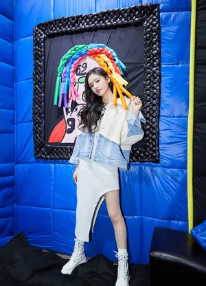 性感美女明星林允长腿妩媚写真_6