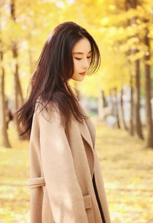 刘丁菡清新甜美写真图片