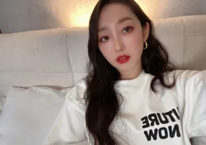 蒋梦婕轻甜养眼自拍图片