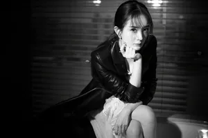 杨幂一袭精致裙装性感耀眼写真_2