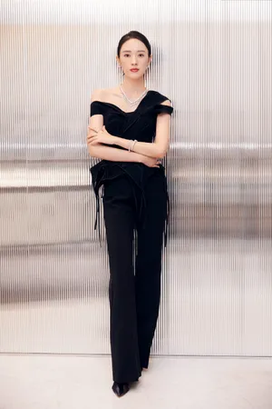 童瑶露肩黑衣性感写真图片_8