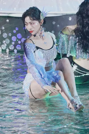精灵公主许佳琪水上性感妩媚优雅写真_1