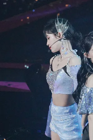 精灵公主许佳琪水上性感妩媚优雅写真_1