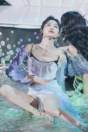 精灵公主许佳琪水上性感妩媚优雅写真_3