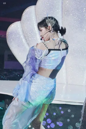 精灵公主许佳琪水上性感妩媚优雅写真_4