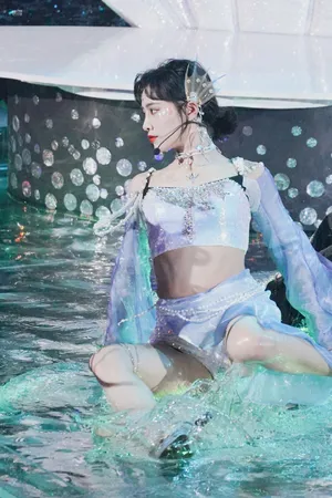 精灵公主许佳琪水上性感妩媚优雅写真_7