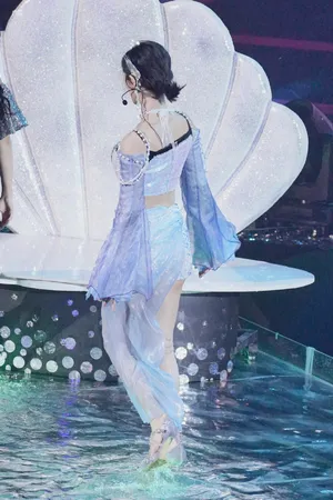 精灵公主许佳琪水上性感妩媚优雅写真_8