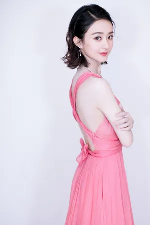 粉红女郎赵丽颖性感优雅写真