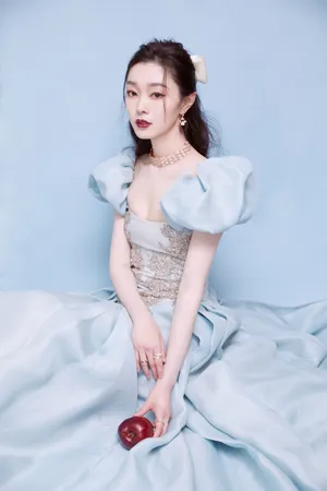 宋轶蓝色泡泡袖长裙性感写真图片_4