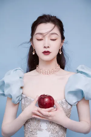 宋轶蓝色泡泡袖长裙性感写真图片_5
