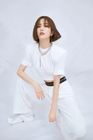 性感女神佟丽娅妩媚优雅写真_4