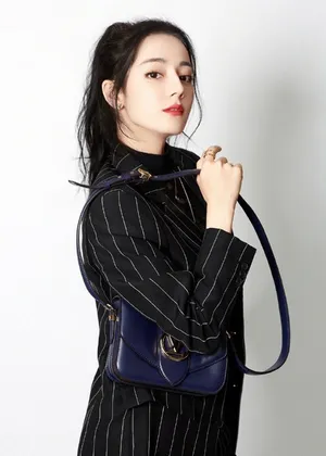美女明星迪丽热巴优雅妩媚写真_3