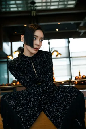 袁姗姗流苏黑裙性感写真图片_8