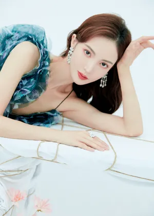 金晨蓝色花朵裙优雅写真图片