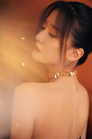 乔欣黑丝抹胸裙性感写真图片