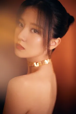 乔欣黑丝抹胸裙性感写真图片_4