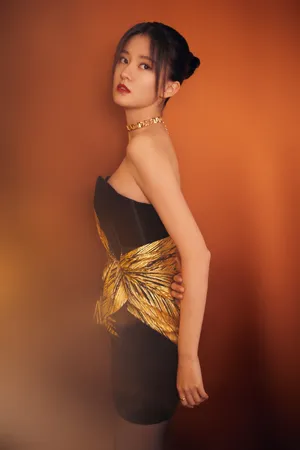 乔欣黑丝抹胸裙性感写真图片_5