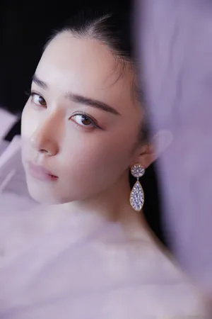 阚清子抹胸蛋糕裙浪漫写真图片_2