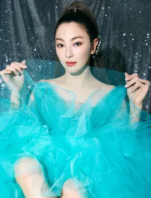 张雨绮蓝色蛋糕裙性感写真图片_4